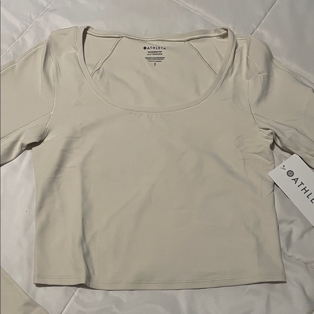 Athleta Cream Long Sleeve Transcend Top Size S NWT